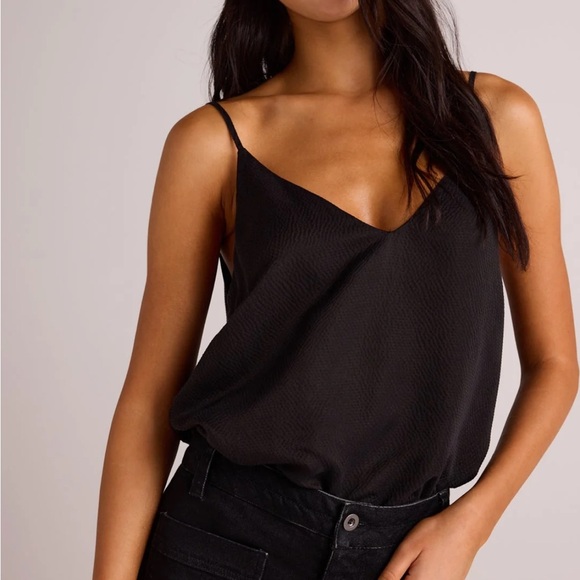 Bella Dahl Tops - V-Neck Cami - Black